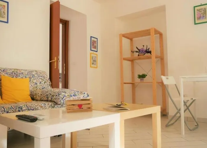 House With Garden And Parking Space In Mergellina